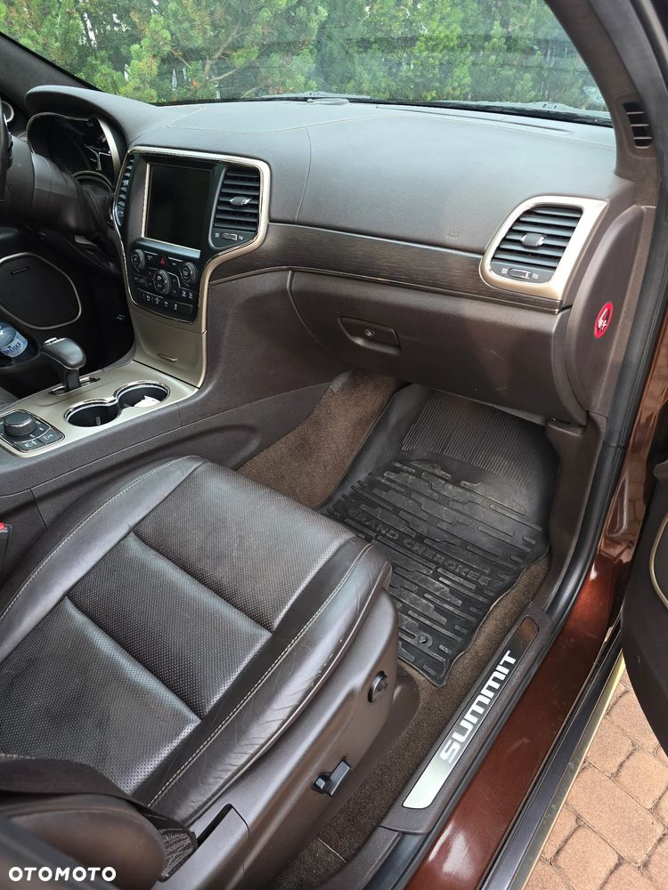 Jeep Grand Cherokee - 14