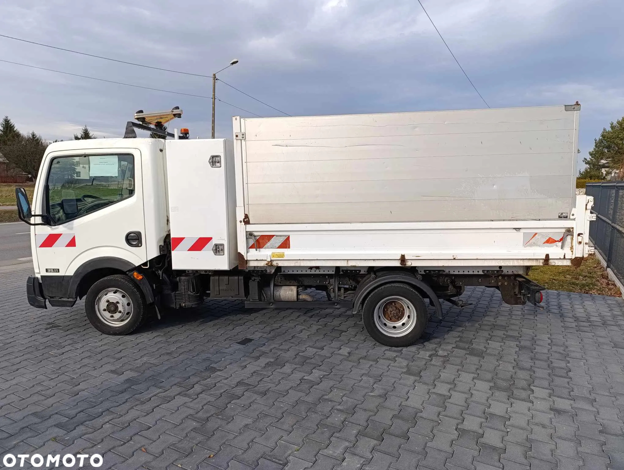 Nissan CABSTAR - 2