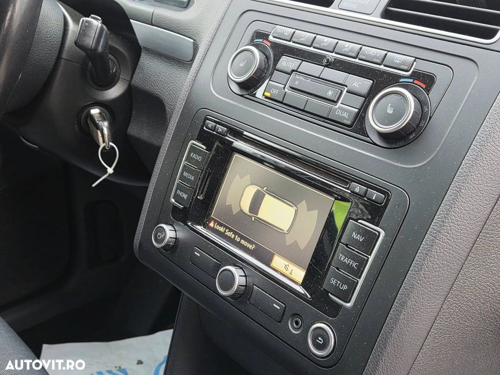 Volkswagen Touran 1.6 TDI DPF BlueMotion Technology STYLE - 6