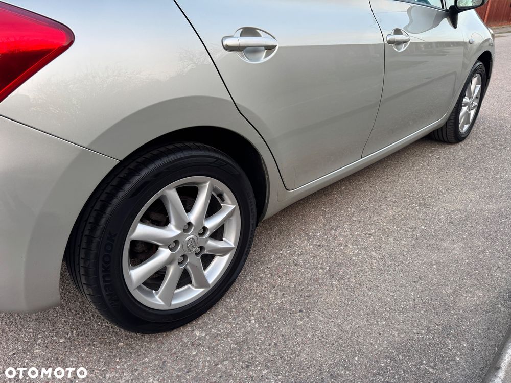 Toyota Auris 1.33 VVT-i Terra - 17