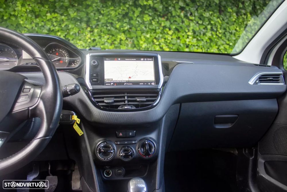 Peugeot 208 1.5 BlueHDi Signature - 17
