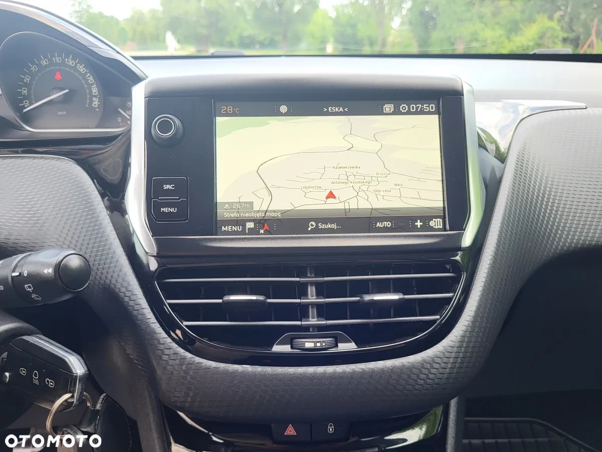 Peugeot 2008 1.2 Pure Tech GPF Signature S&S - 16