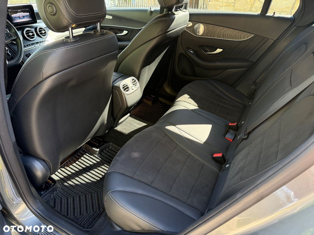 Mercedes-Benz GLC 220 d 4Matic 9G-TRONIC AMG Line - 33
