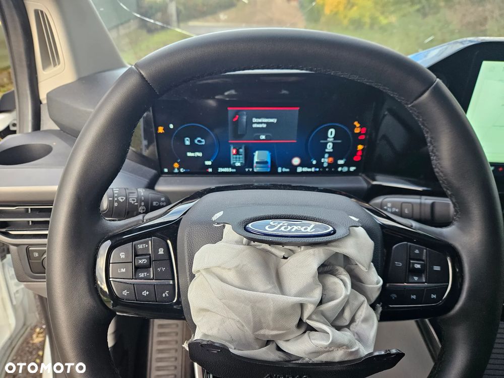 Ford Tourneo Custom - 25