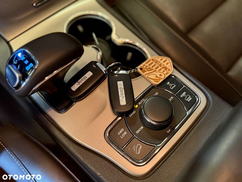 Jeep Grand Cherokee 5.7 V8 Overland Summit EU6 - 29