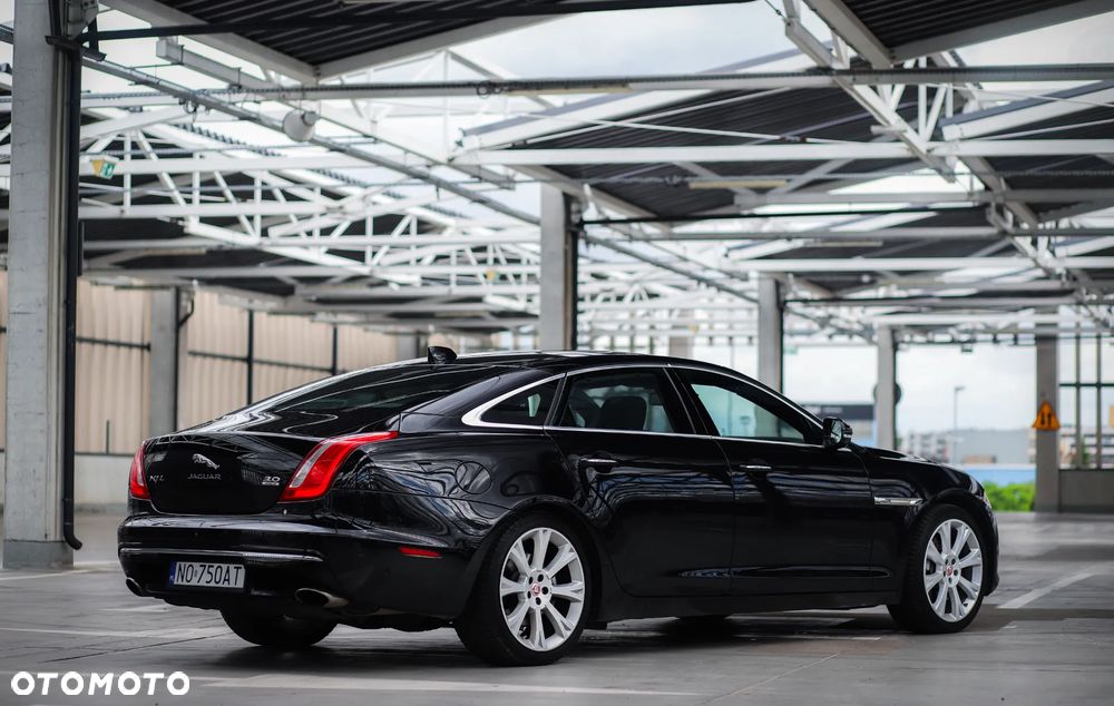 Jaguar XJ 3.0 T AWD LWB Portfolio - 3