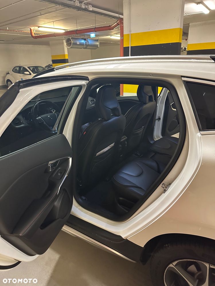 Volvo V40 Cross Country T3 Drive-E Ocean Race - 9