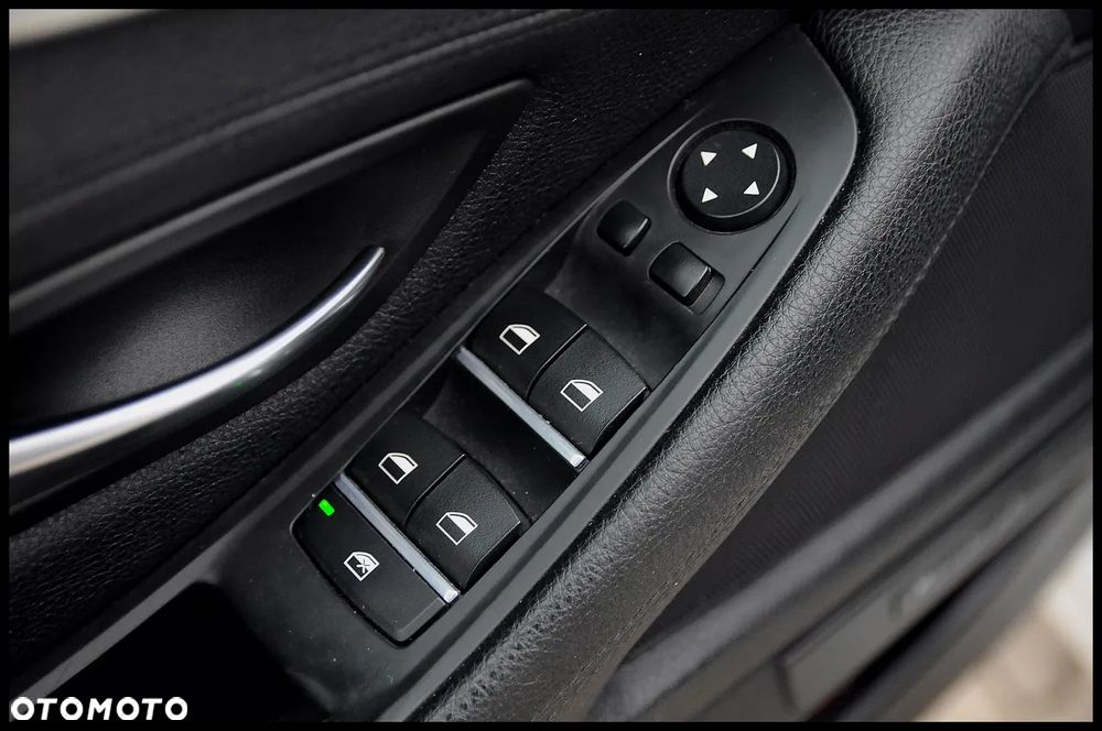 BMW Seria 5 528i - 27