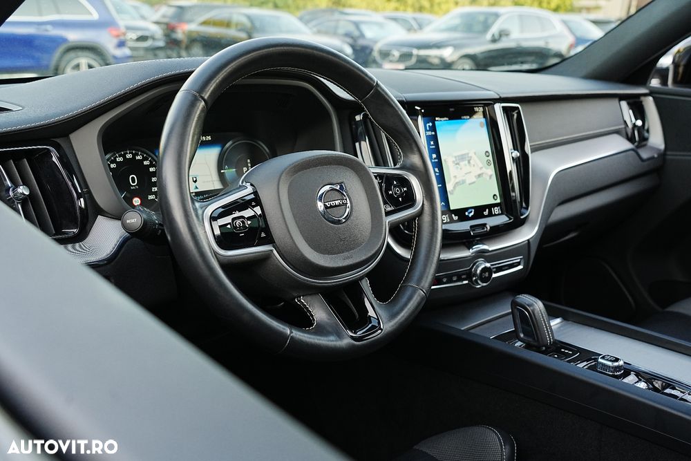 Volvo XC 60 Recharge T8 Twin Engine eAWD R-Design - 25