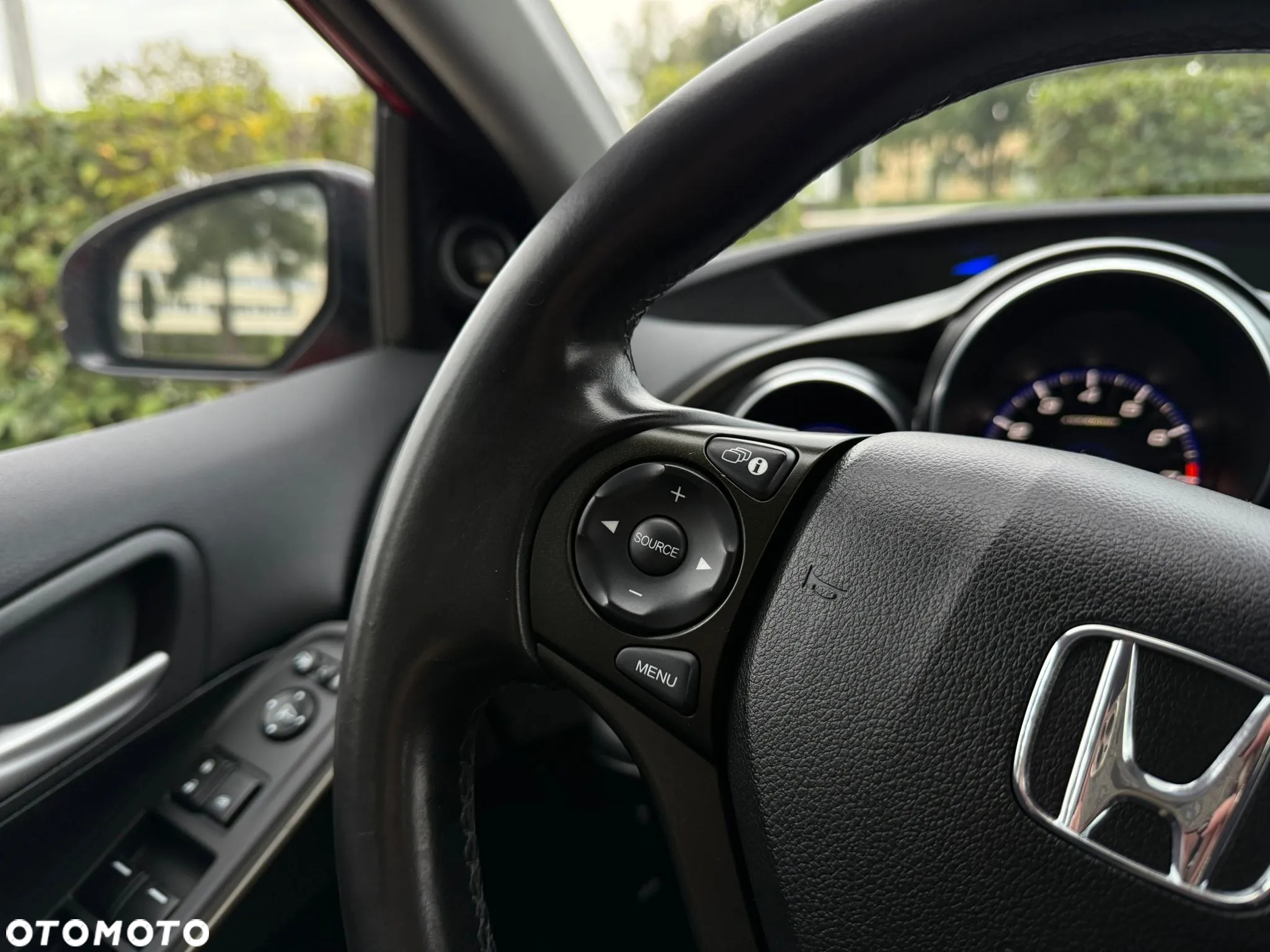 Honda Civic 1.8 i-VTEC Executive Black Edition - 30