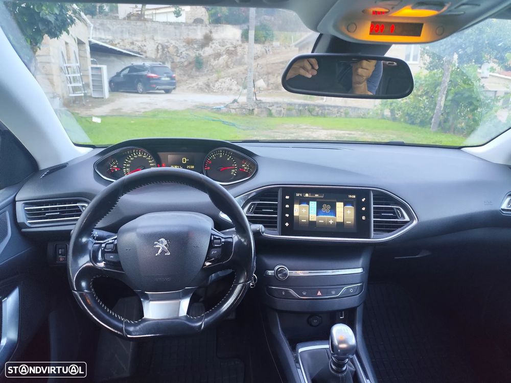 Peugeot 308 - 8