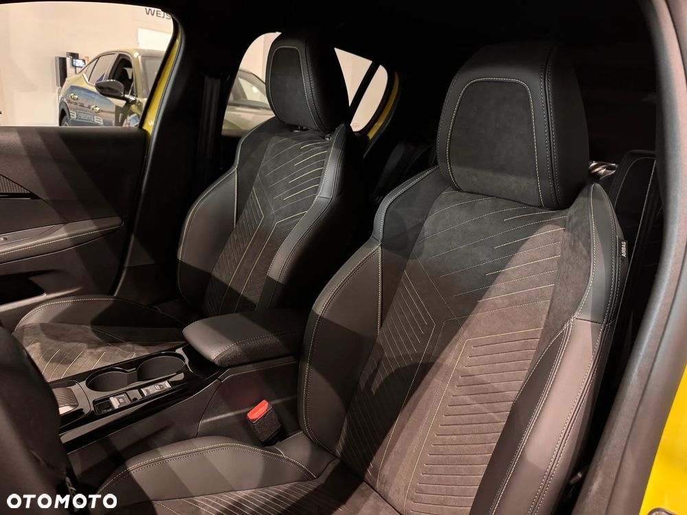 Peugeot 208 1.2 mHEV GT Exclusive - 23