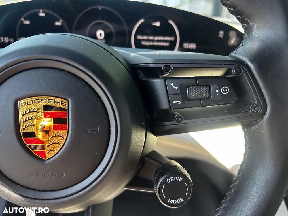 Porsche Taycan Turbo - 15