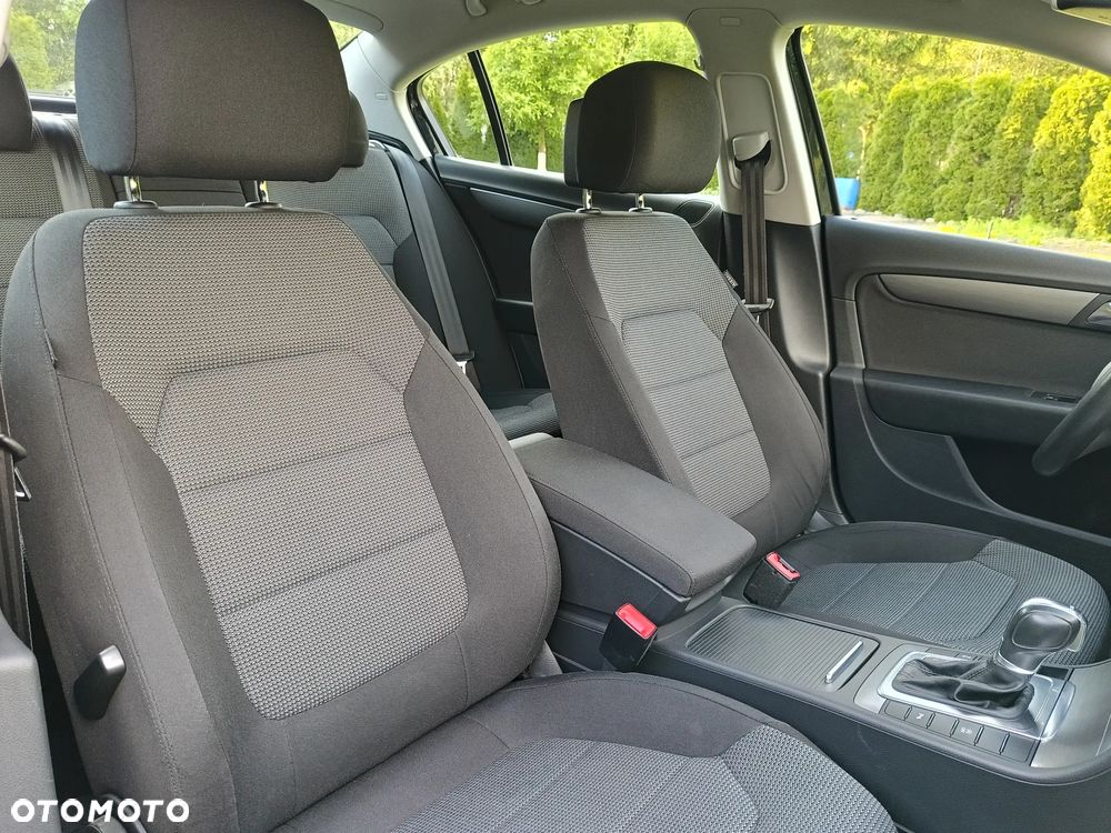 Volkswagen Passat 2.0 TDI DSG BlueMotion Technology Comfortline - 12