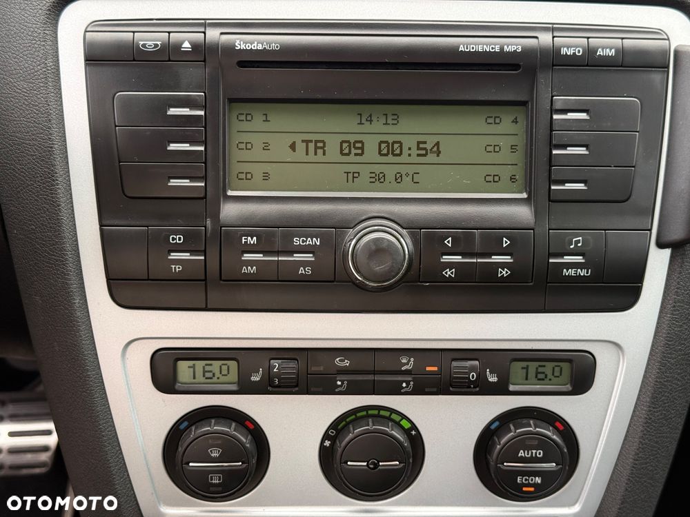 Skoda Octavia 2.0 TDI DPF RS DSG - 25