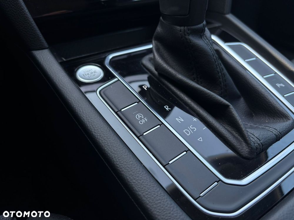Volkswagen Passat - 20