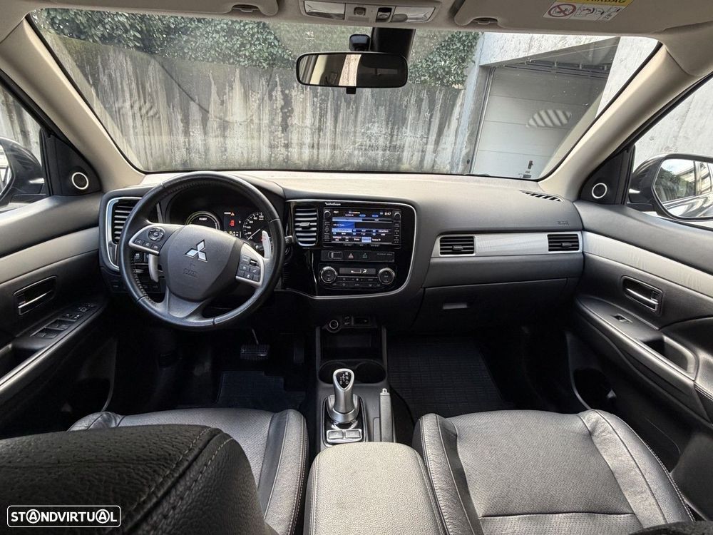Mitsubishi Outlander 2.0 PHEV Intense Navi - 10