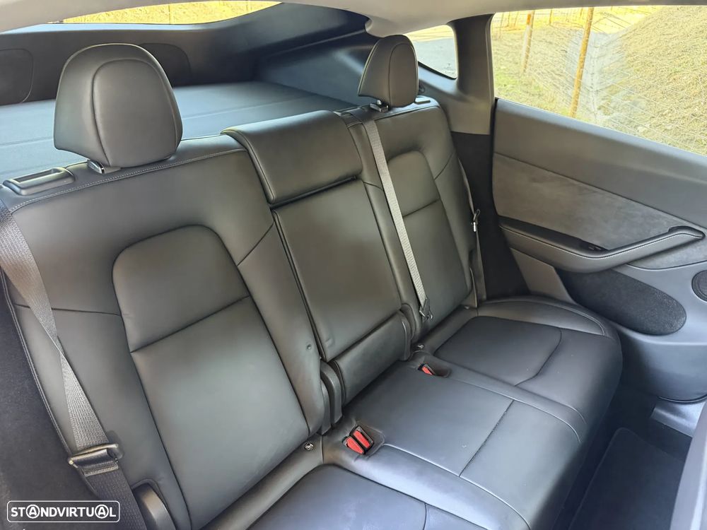 Tesla Model Y Long Range Dual Motor AWD - 27