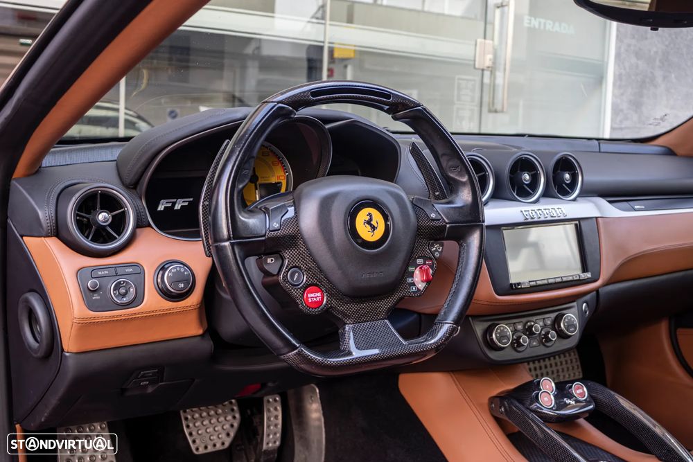 Ferrari FF 6.3 V12 - 11