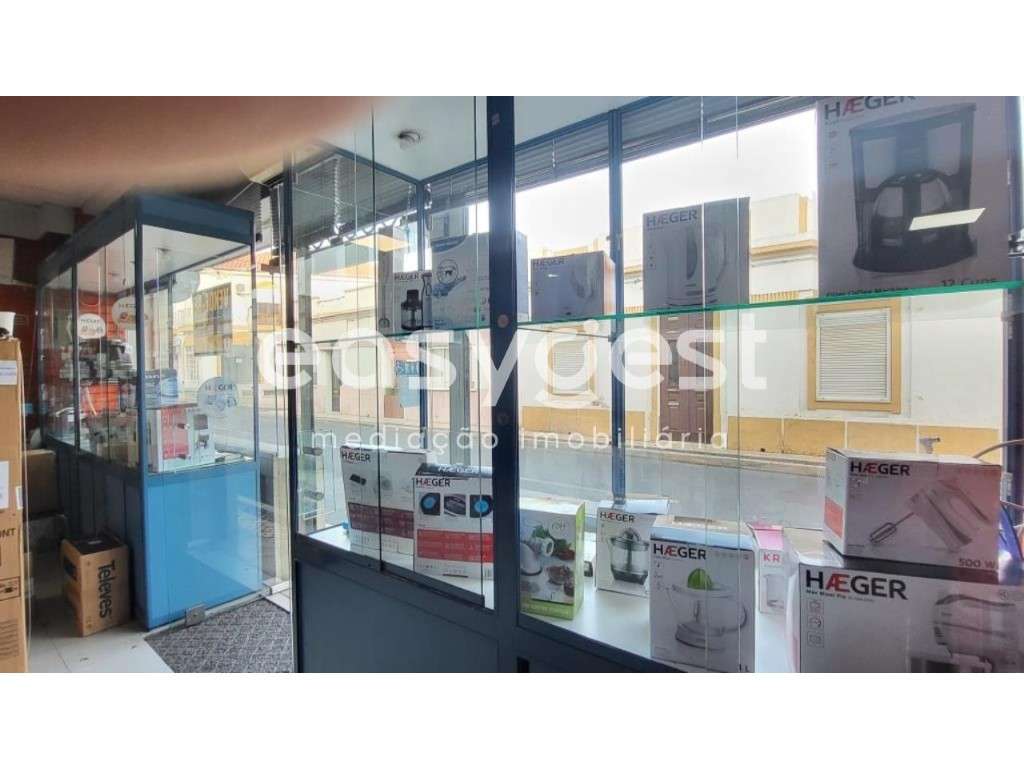 Loja com boas áreas localizada no centro da vila de Aljustrel - Grande imagem: 2/12
