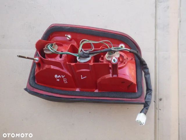 LAMPA LEWY TYŁ LEWA TYLNA TOYOTA RAV4 II - 10
