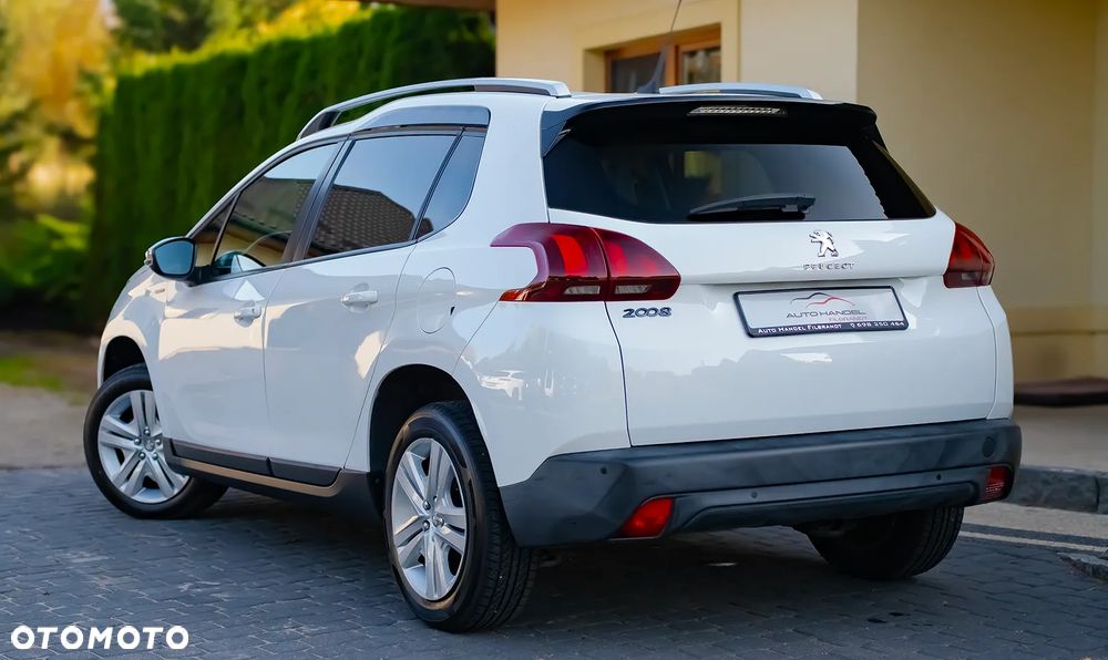 Peugeot 2008 1.2 Pure Tech Style EU6 - 16