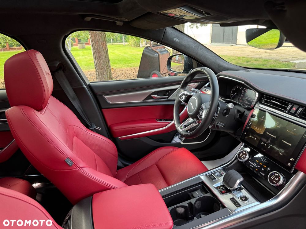 Jaguar XF 2.0 P300 AWD R-Dynamic Black - 14