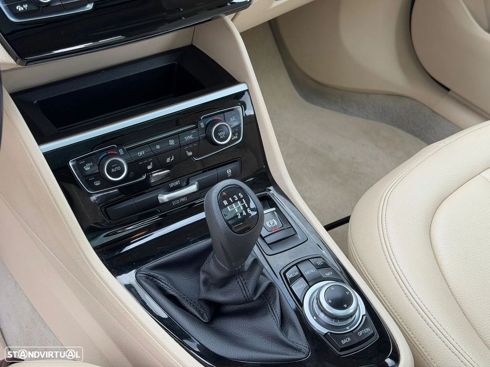 BMW 216 Active Tourer d Luxury Line - 14