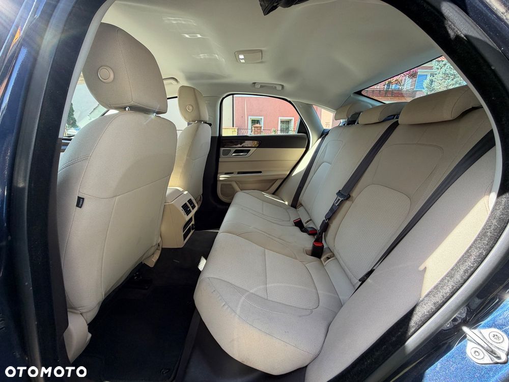 Jaguar XF 2.0 i4D Pure - 21