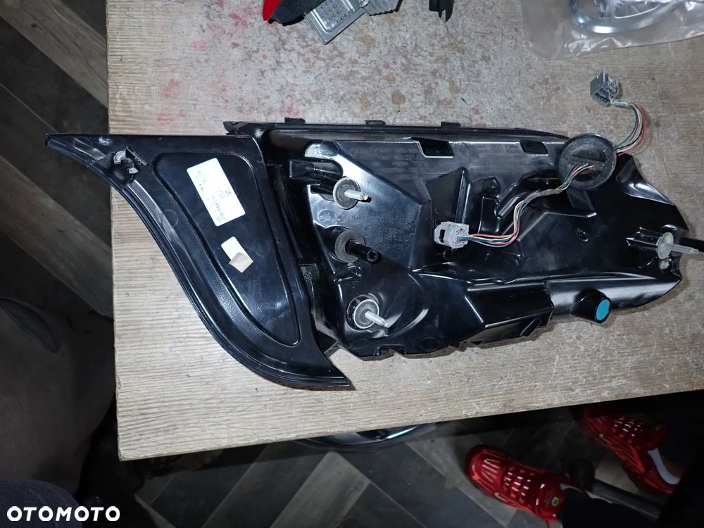 FORD MUSTANG LAMPA PRAWY TYŁ USA - 4