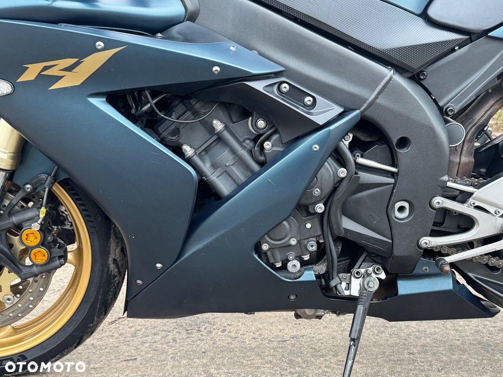 Yamaha R1 - 19