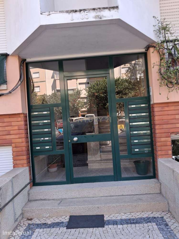 Apartamento para “ARRENDAMENTO”, de tipologia T3, com 1 WC, varanda co - Grande imagem: 2/23