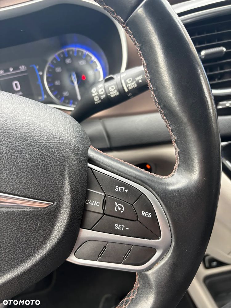 Chrysler Pacifica - 22