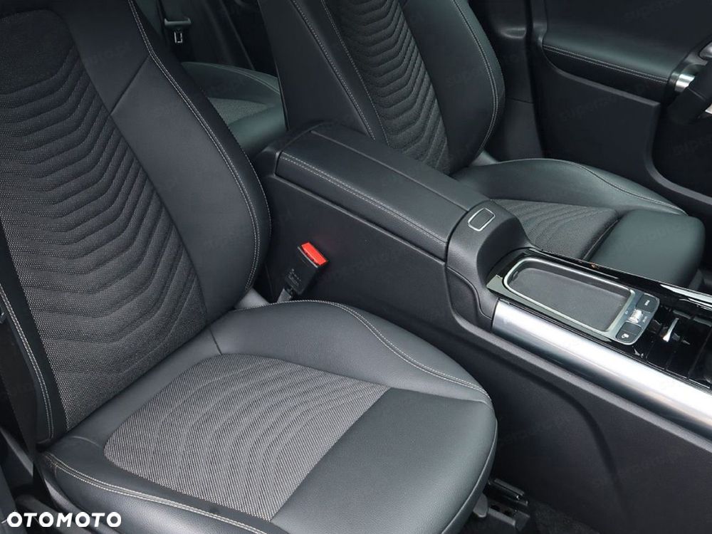 Mercedes-Benz GLA 200 Progressive - 8