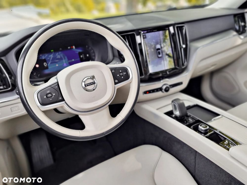 Volvo XC 60 B4 D AWD Geartronic Momentum Pro - 18
