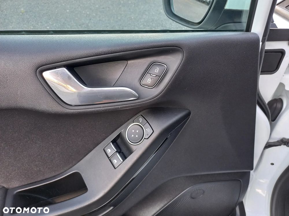 Ford Fiesta - 25