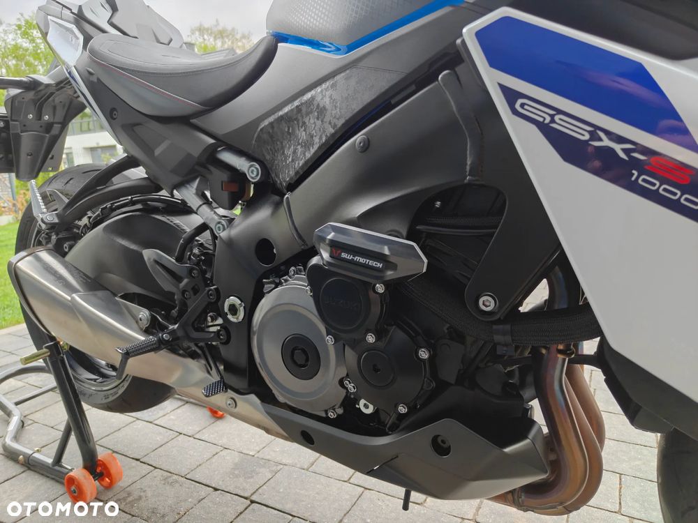 Suzuki GSX 1000 - 18