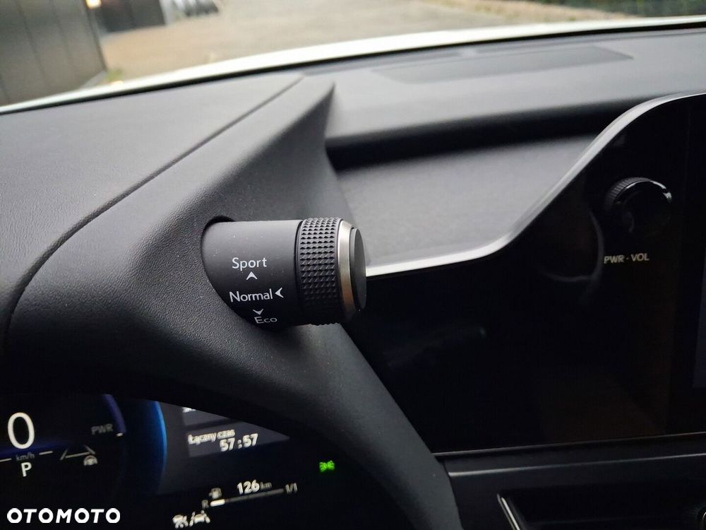Lexus UX 300h Business - 11