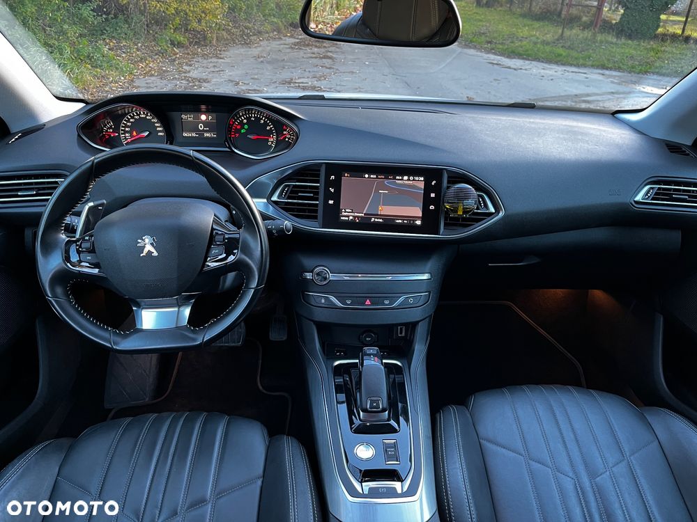 Peugeot 308 1.2 PureTech GPF Road Trip S&S EAT8 - 19