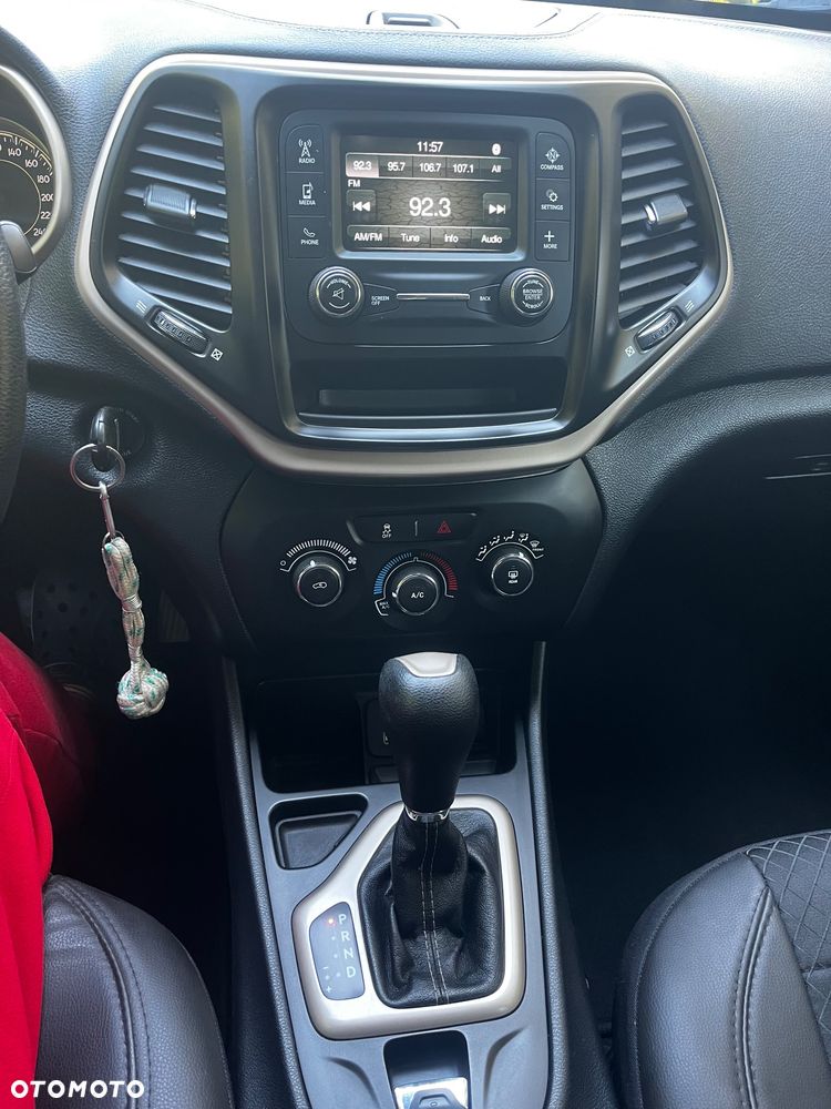 Jeep Cherokee - 17