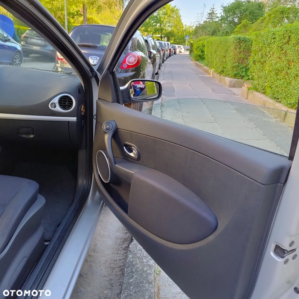 Renault Clio - 18