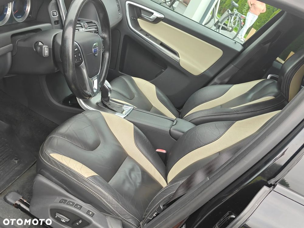 Volvo XC 60 T6 AWD R-Design - 12