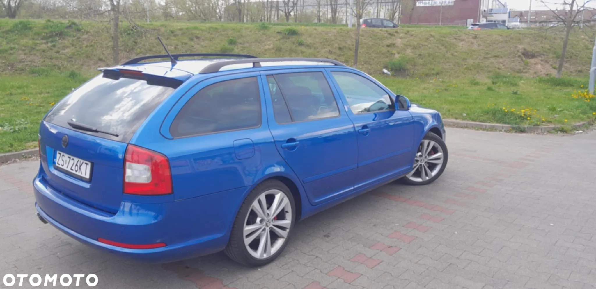 Skoda Octavia Combi 2.0 TSI DSG RS - 2