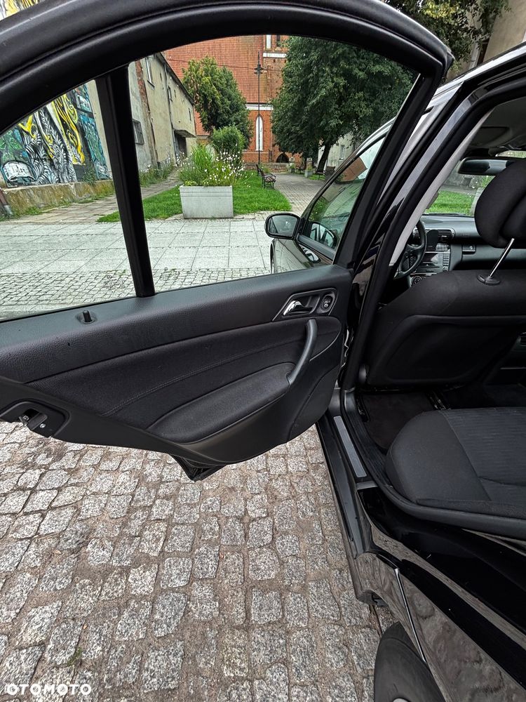 Mercedes-Benz Klasa C 180 Kompressor Classic - 18