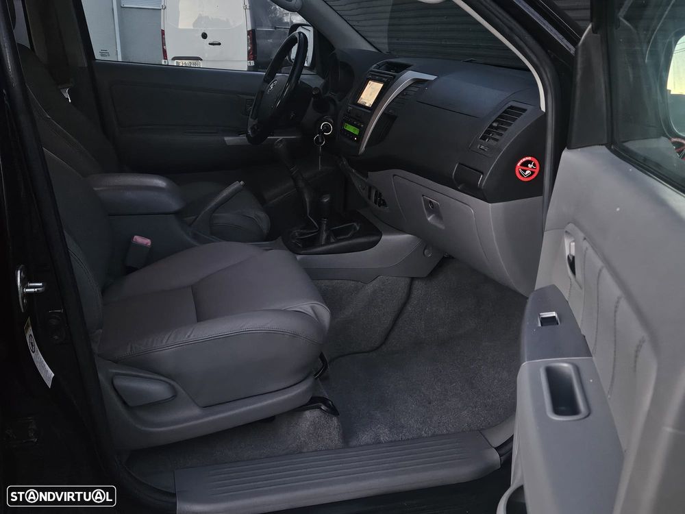 Toyota Hilux 3.0 D-4D 4WD CD Trac. PM+EP - 26