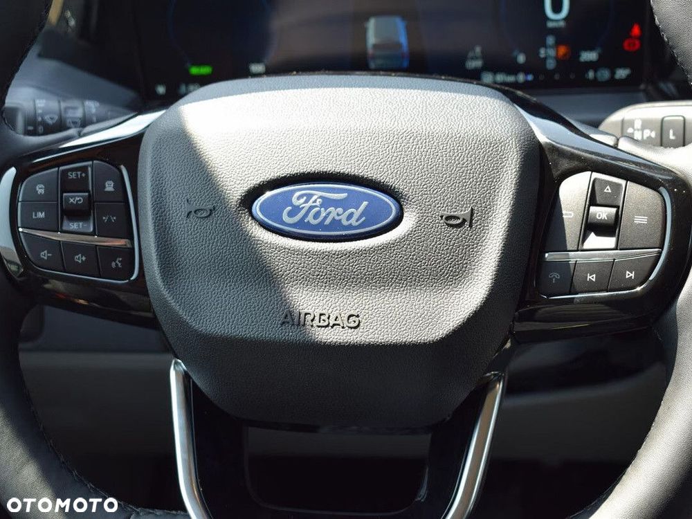Ford Tourneo Custom - 13