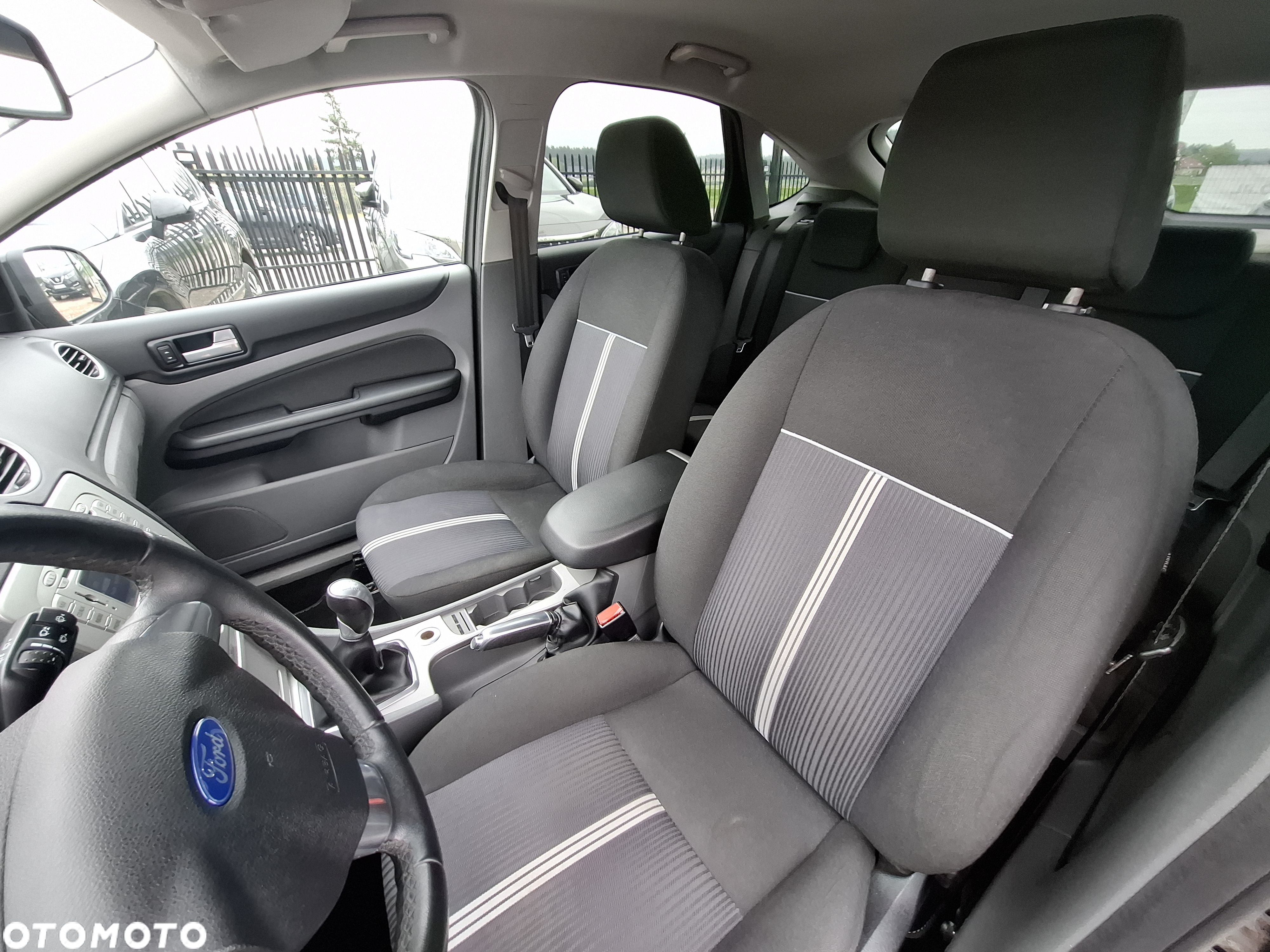 Ford Focus 1.6 Ambiente - 13