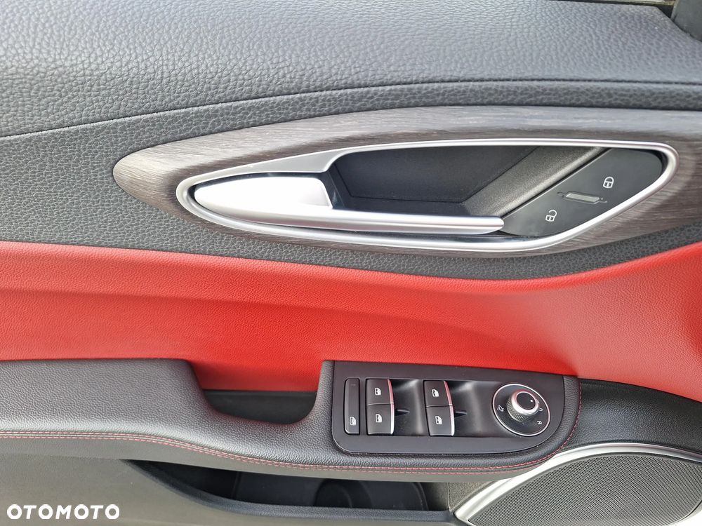 Alfa Romeo Giulia 2.0 Turbo 16V AT8-Q4 Ti - 16