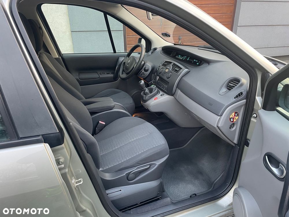Renault Scenic 1.6 16V Family - 16