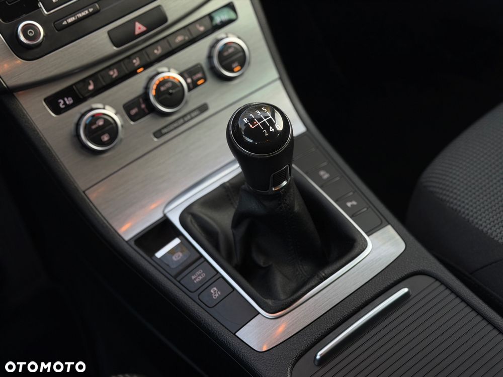 Volkswagen Passat - 18